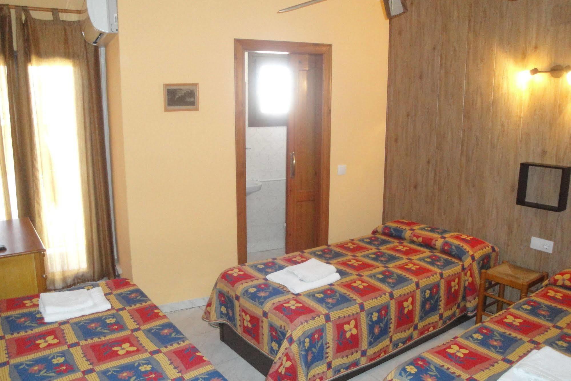 Hostal Cristina Denia Exterior photo